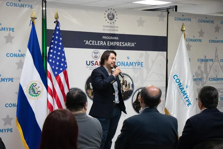 José Roberto Rodríguez Duque: Acelera Empresaria, programa de aceleración empresarial para mujeres salvadoreñas